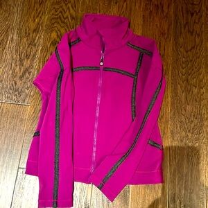 Women’s Lululemon sweatshirt.  The tag is cut off.  I’m usually a size 8